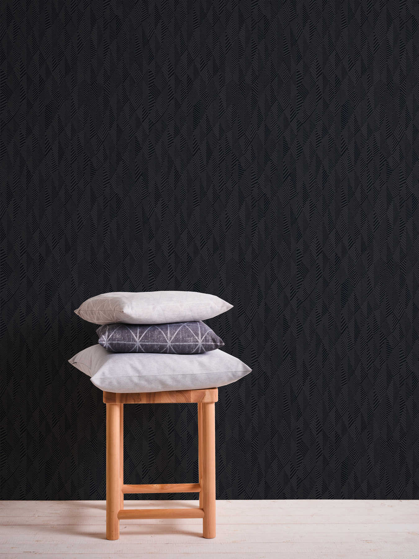             Wallpaper lined textured pattern & gloss finish - Black
        