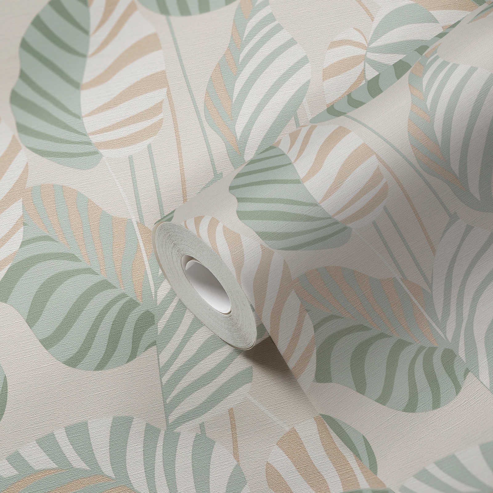             Papier peint intissé style naturel avec feuilles de palmier légèrement brillantes - crème, vert, or
        