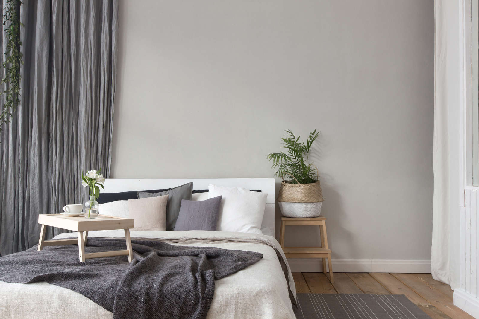             Plain wallpaper with a light textured look - grey
        