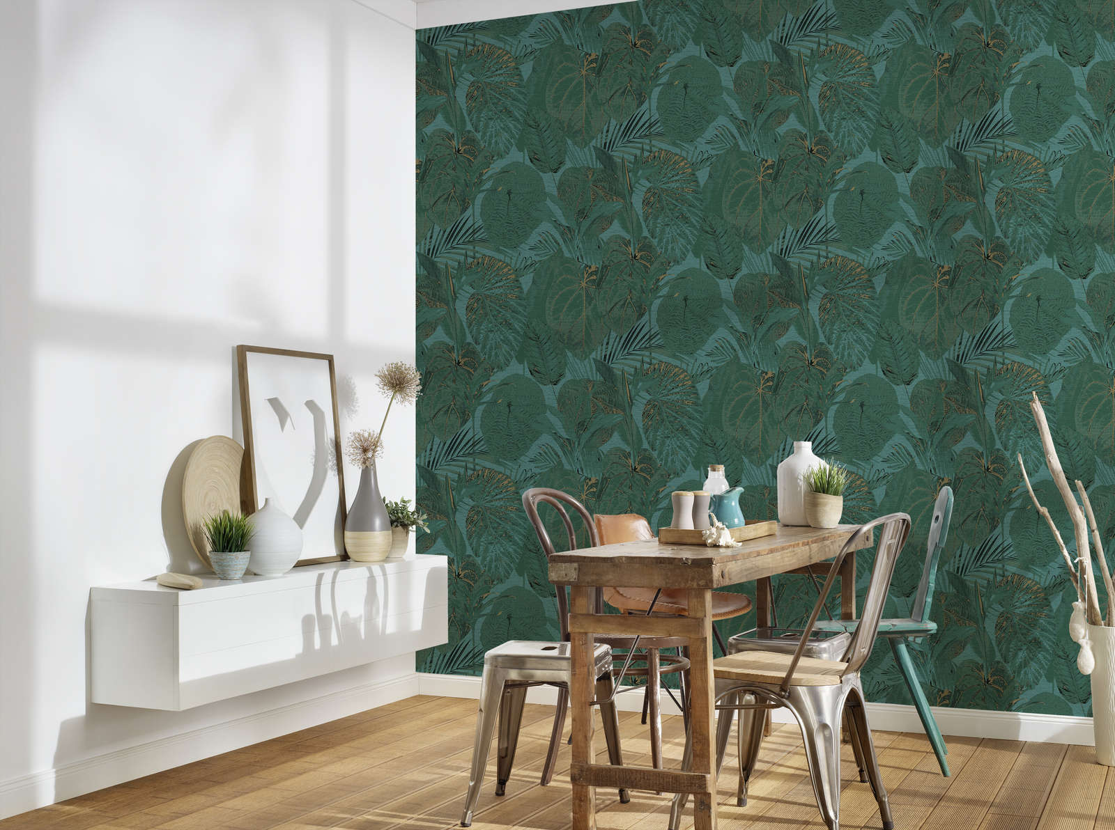             Non-woven wallpaper with leaves and jungle pattern slightly glossy - petrol, green, gold
        