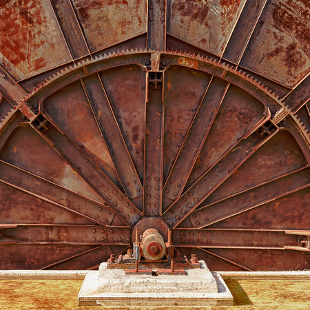         Photo wallpaper rusty iron wheel
    