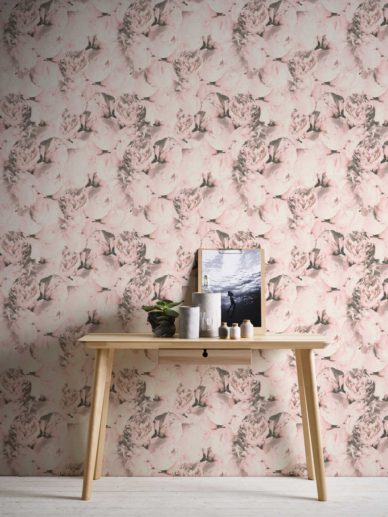             Floral wallpaper roses with shimmer effect - pink, cream
        