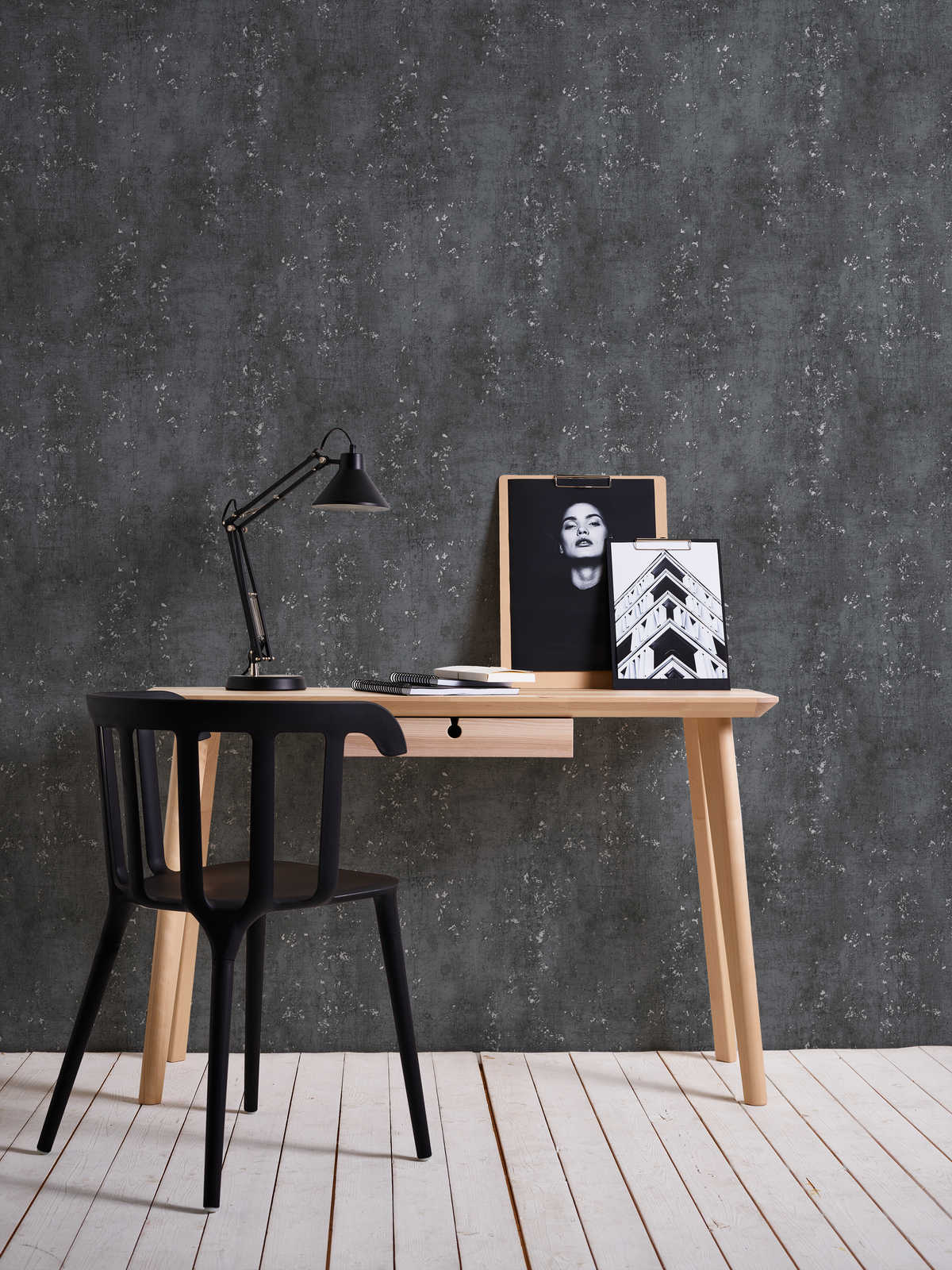             Anthracite wallpaper plaster look with silver crackle - grey, metallic, black
        