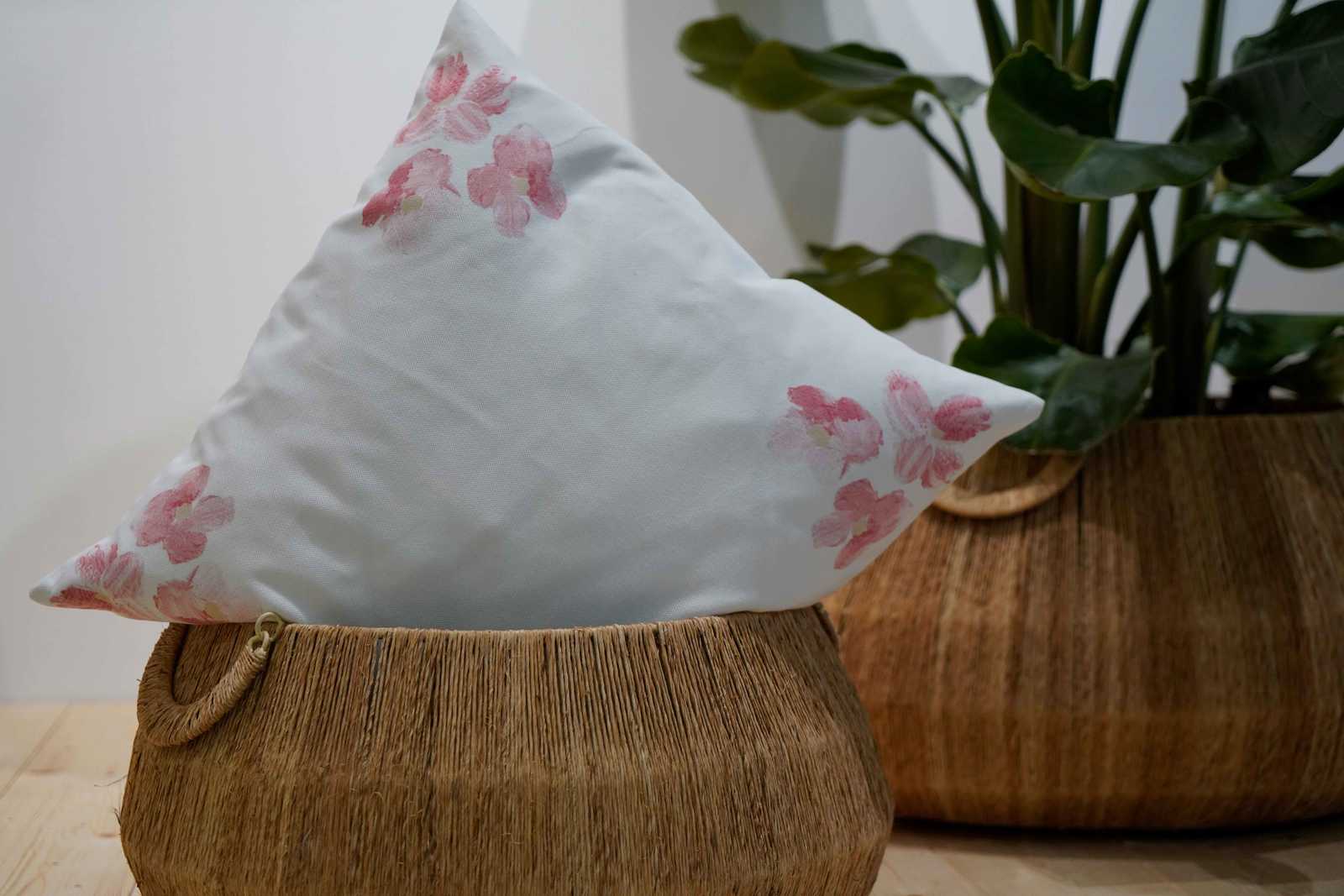             Cushion Cover White "Cherry Blossoms 4», 45x45cm
        