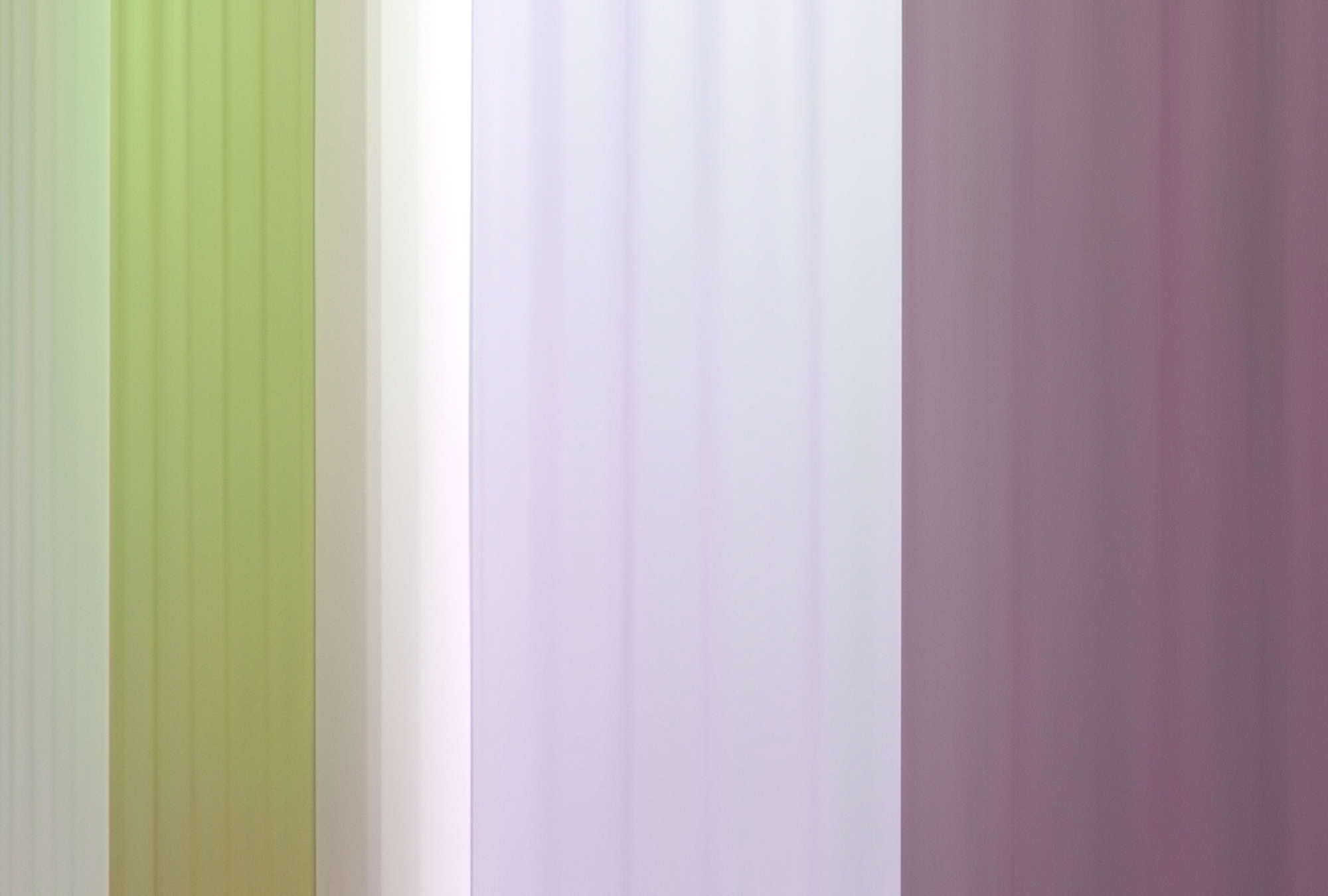             Fotomurali »co-colores 3« - Gradiente di colore a strisce - verde, lilla, viola | Materiali non tessuto premium liscio e leggermente lucido
        