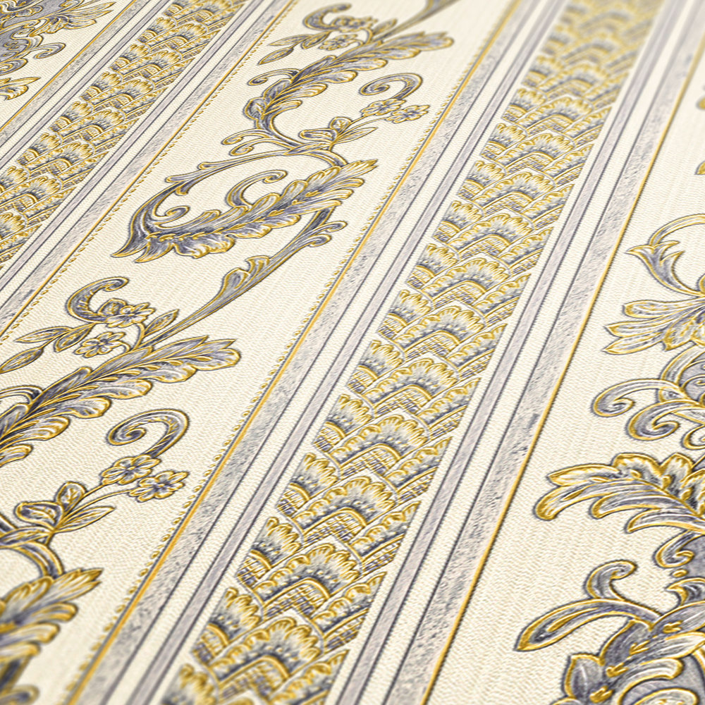             Metallic behang met zilveren & gouden ornamenten - crème
        