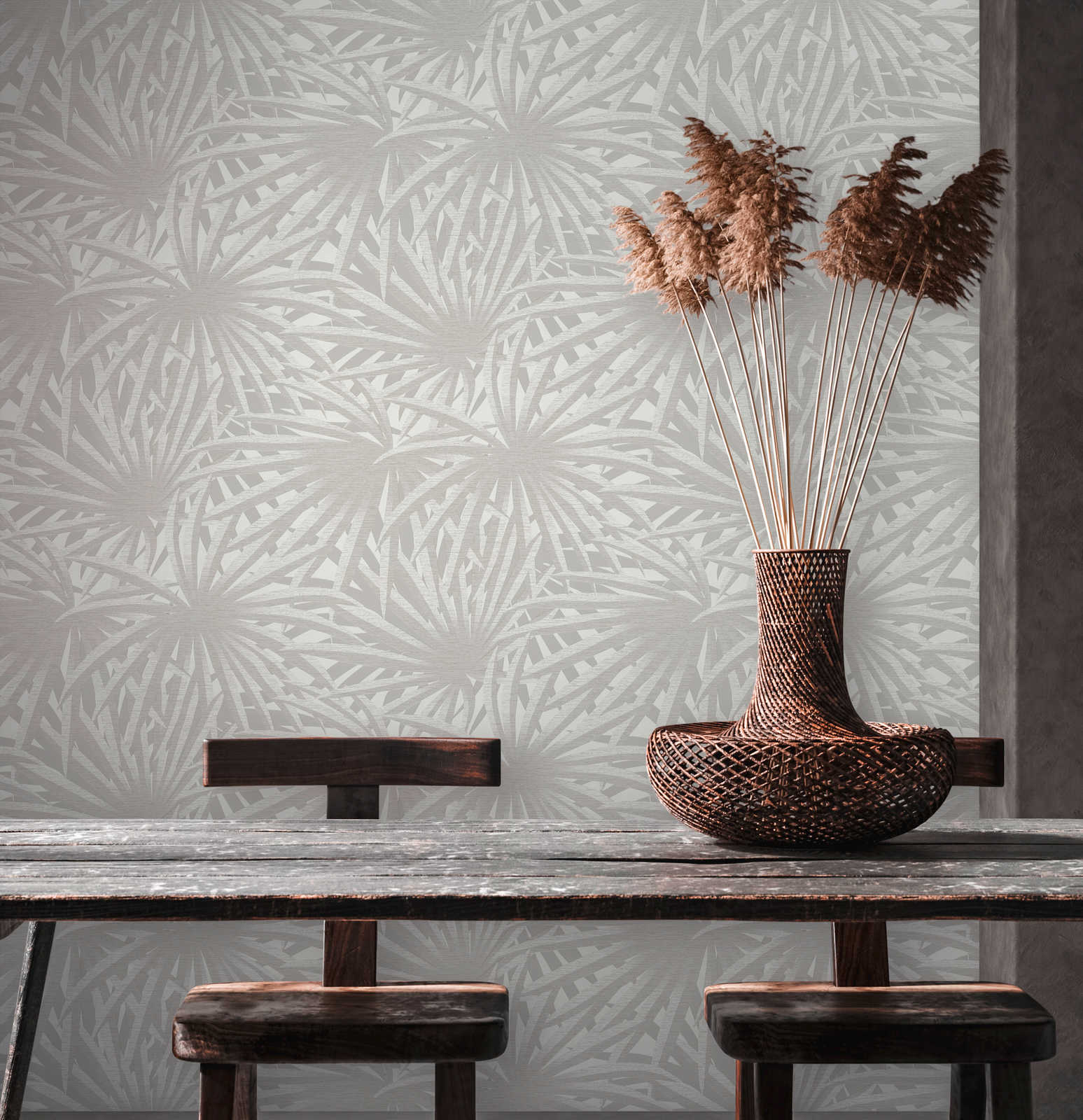             Non-woven wallpaper leaf design with metallic luster - grey, metallic, white
        