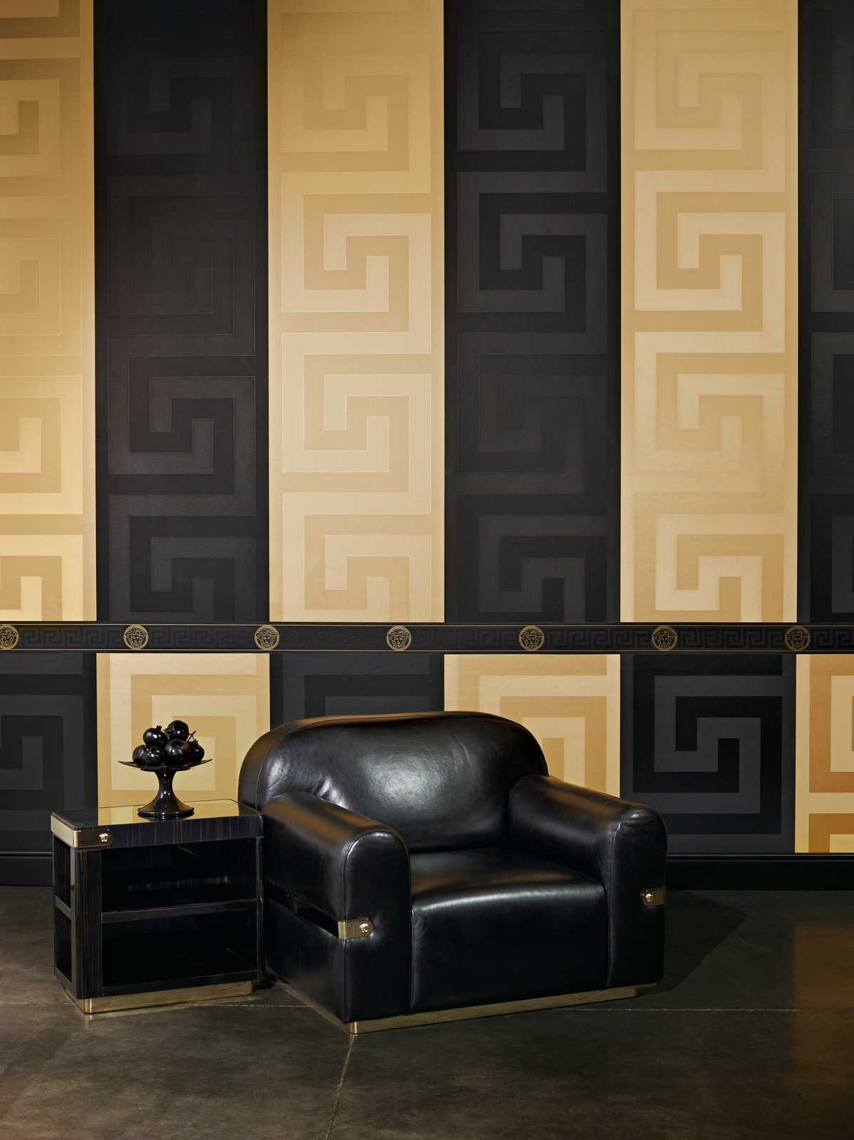             VERSACE wallpaper border Medusa motif - black
        