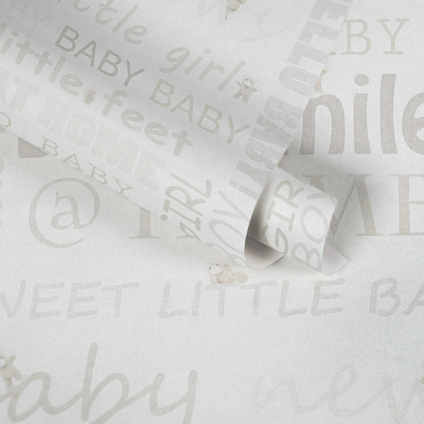             Papier peint chambre de bébé neutre avec motif d'écriture - métallique, blanc
        