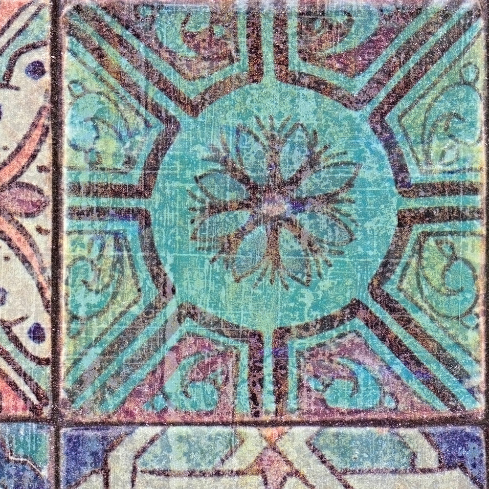             Papel pintado mosaico óptico - azul, violeta, crema
        