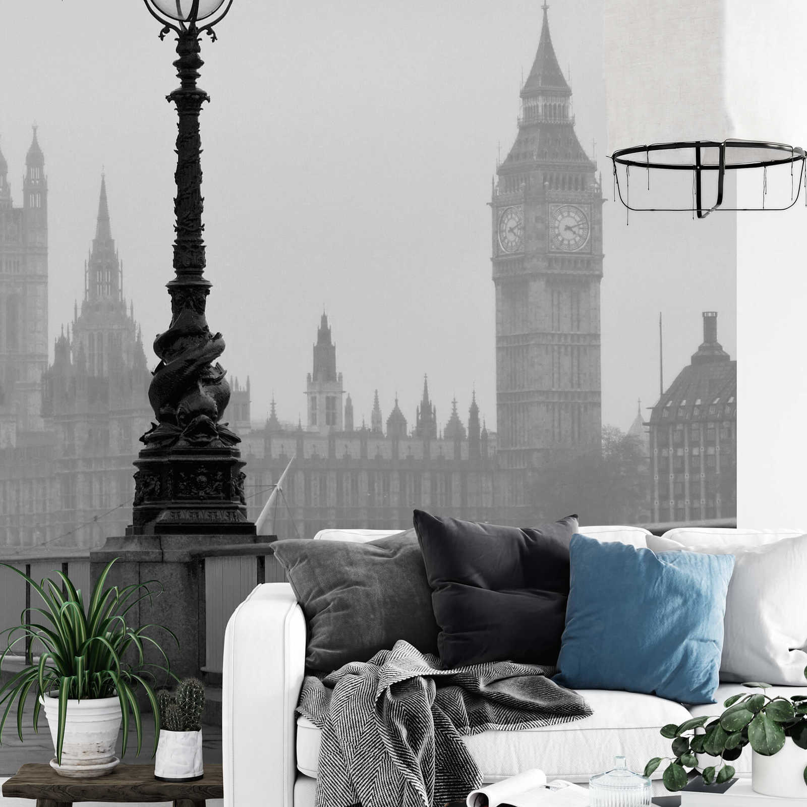             Papier peint panoramique Londres ville dans le brouillard - noir, blanc, gris
        