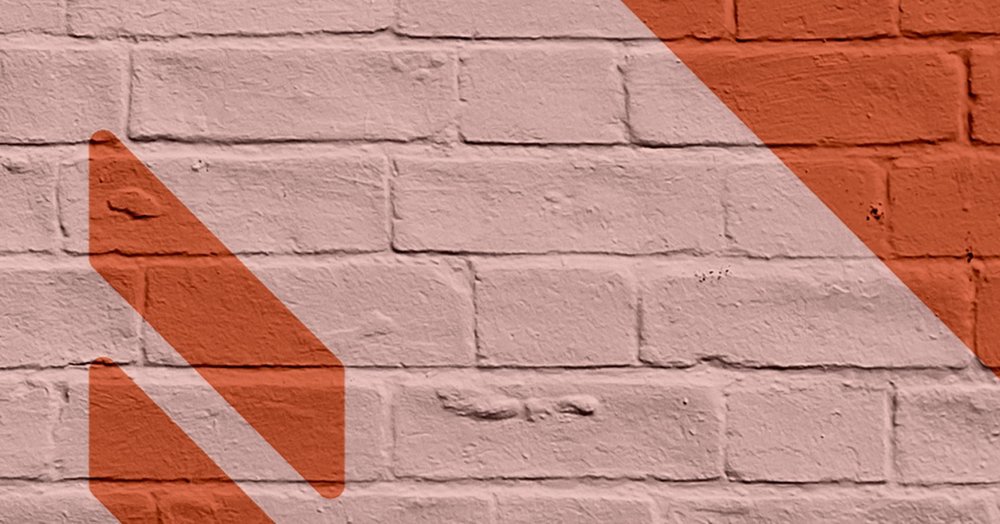             Brick by Brick 1 - Papier peint graphique sur mur de briques - cuivre, orange | Intissé lisse mat
        
