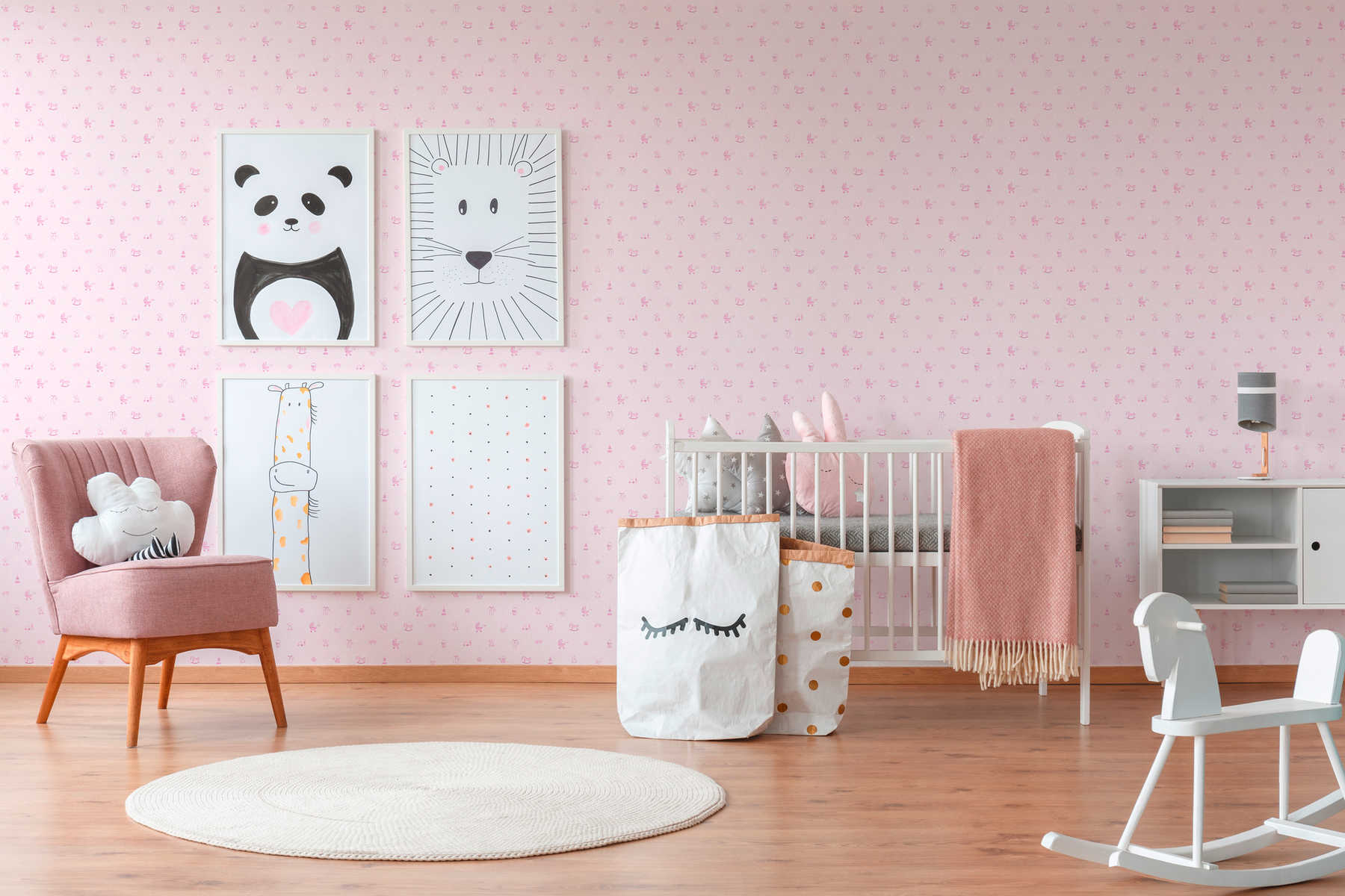             Mooi babykamerbehang voor meisjes met roze patroon
        