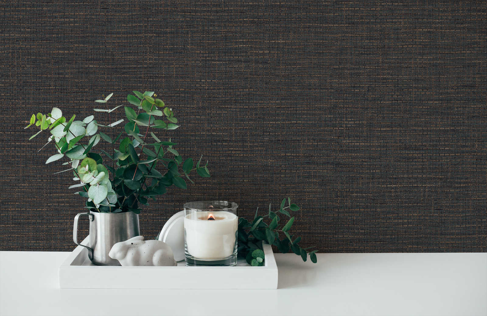             Dark brown wallpaper with raffia pattern, matt & textured
        