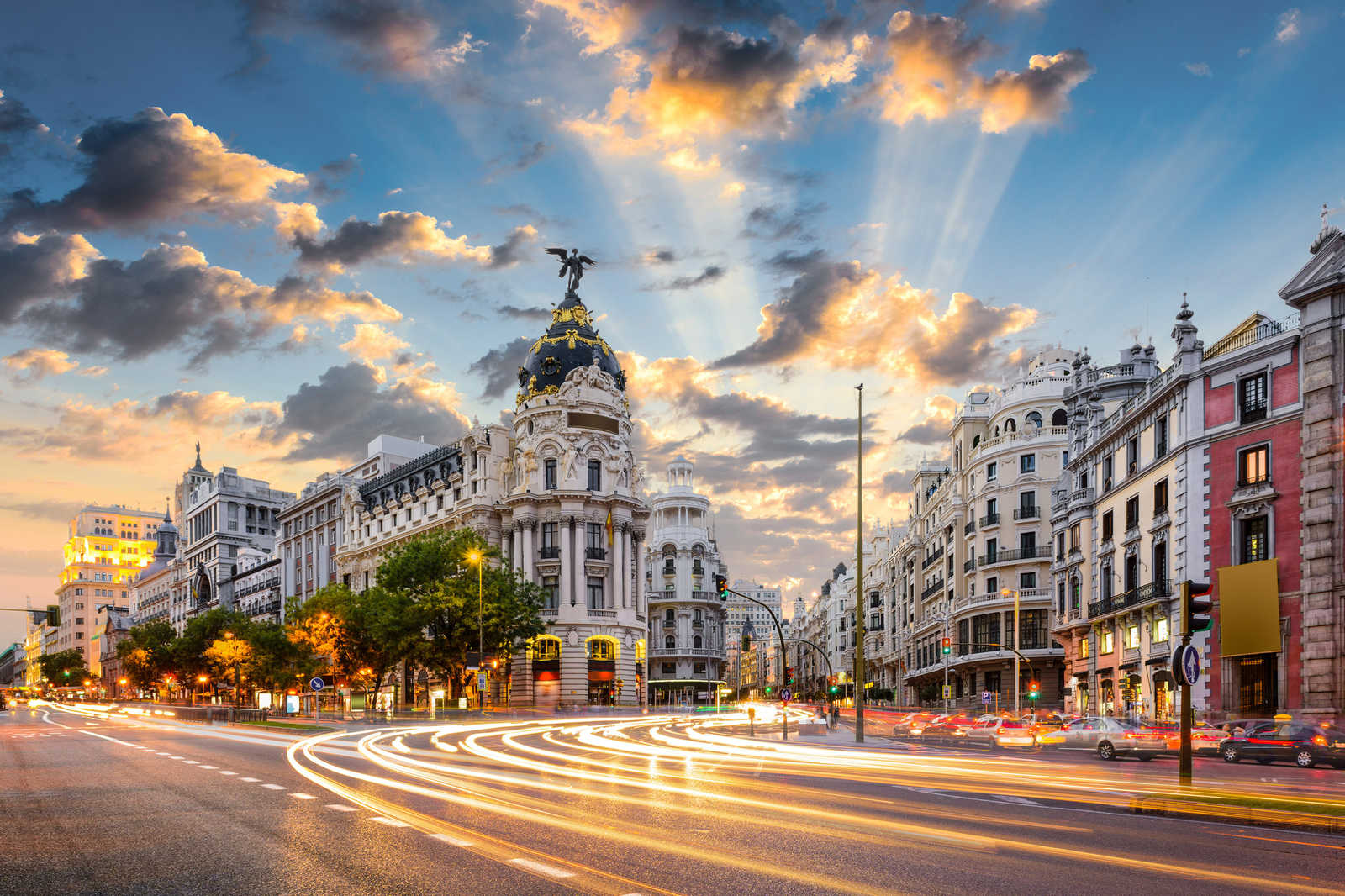             Lienzo con las calles de Madrid por la mañana - 0,90 m x 0,60 m
        