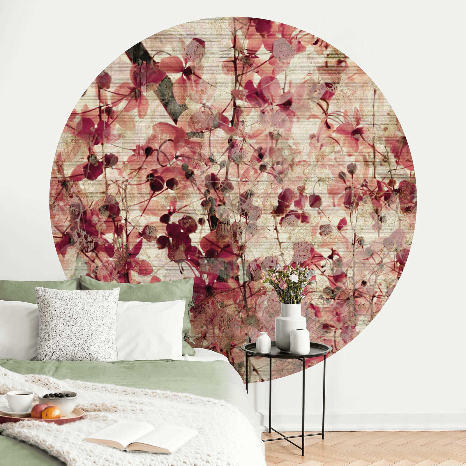             Papel pintado con motivos florales redondos de estilo vintage
        