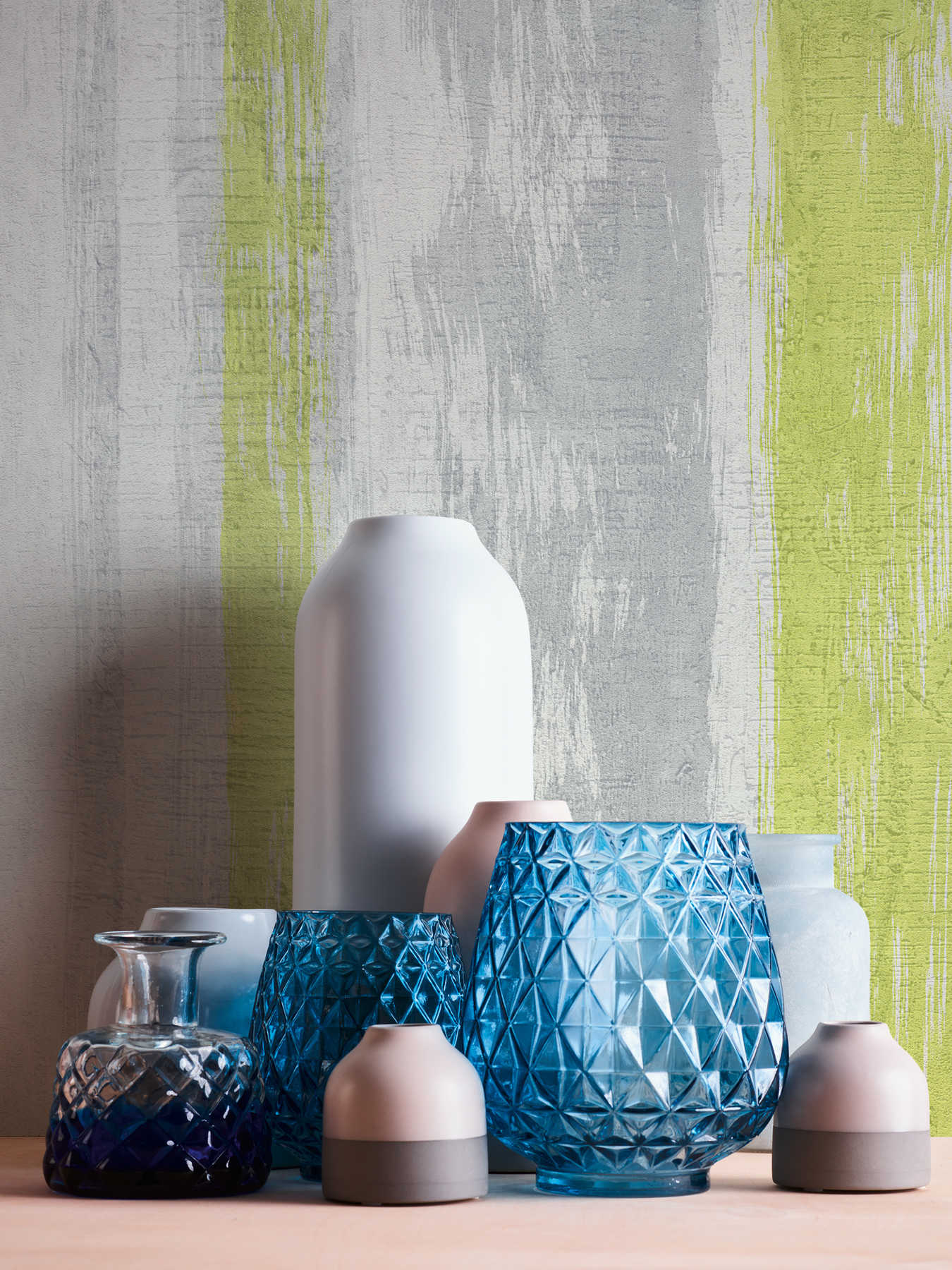             Striped wallpaper with plaster texture & coloured accent - grey, green, yellow
        