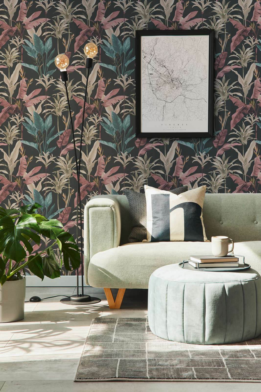             Non-woven wallpaper detailed with floral leaves pattern - blue, pink, brown
        